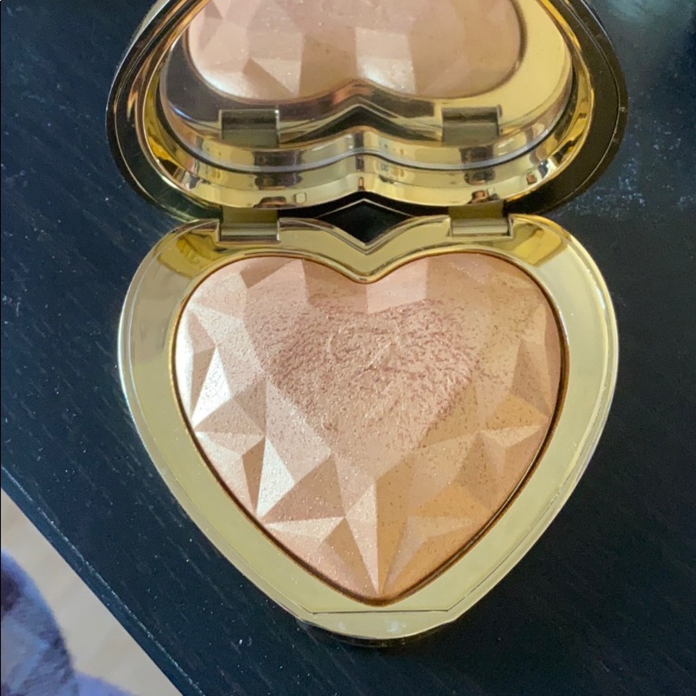 Too Faced Highlighter